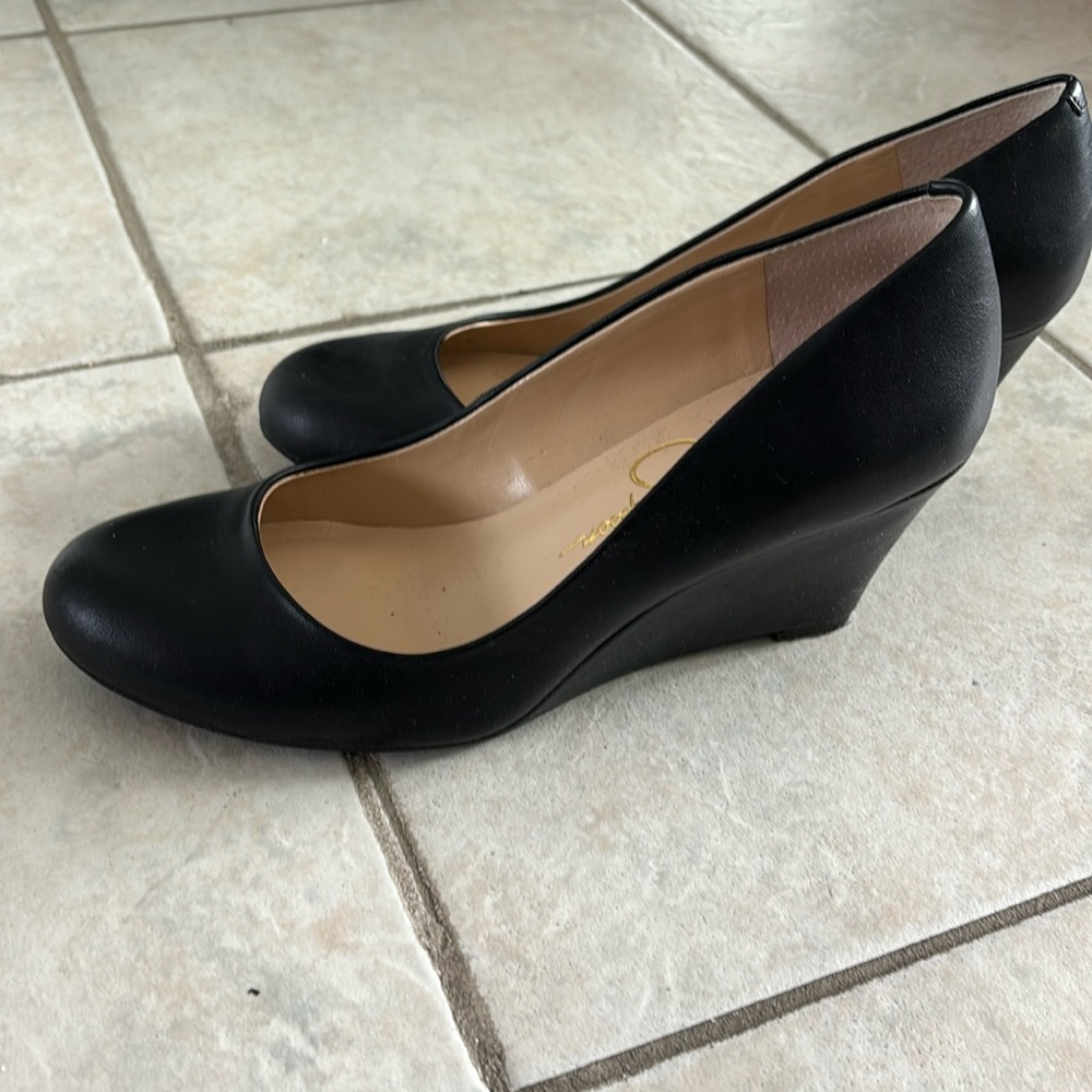 Black wedge